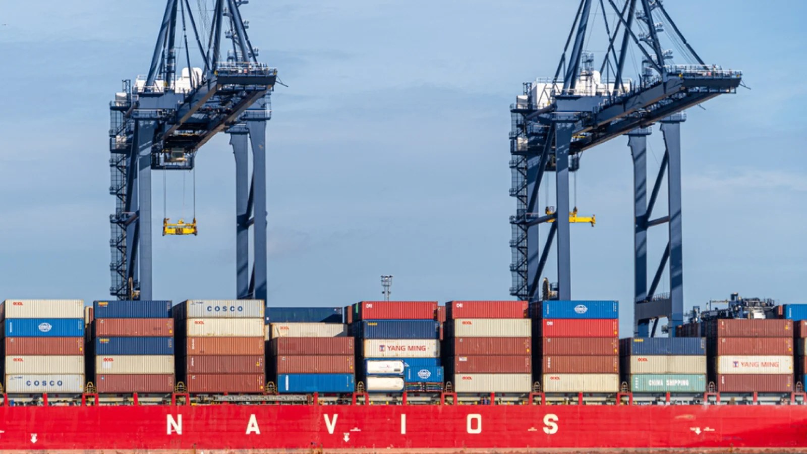 The Role of Technology in Streamlining Pallet Shipping from the UK to Ireland