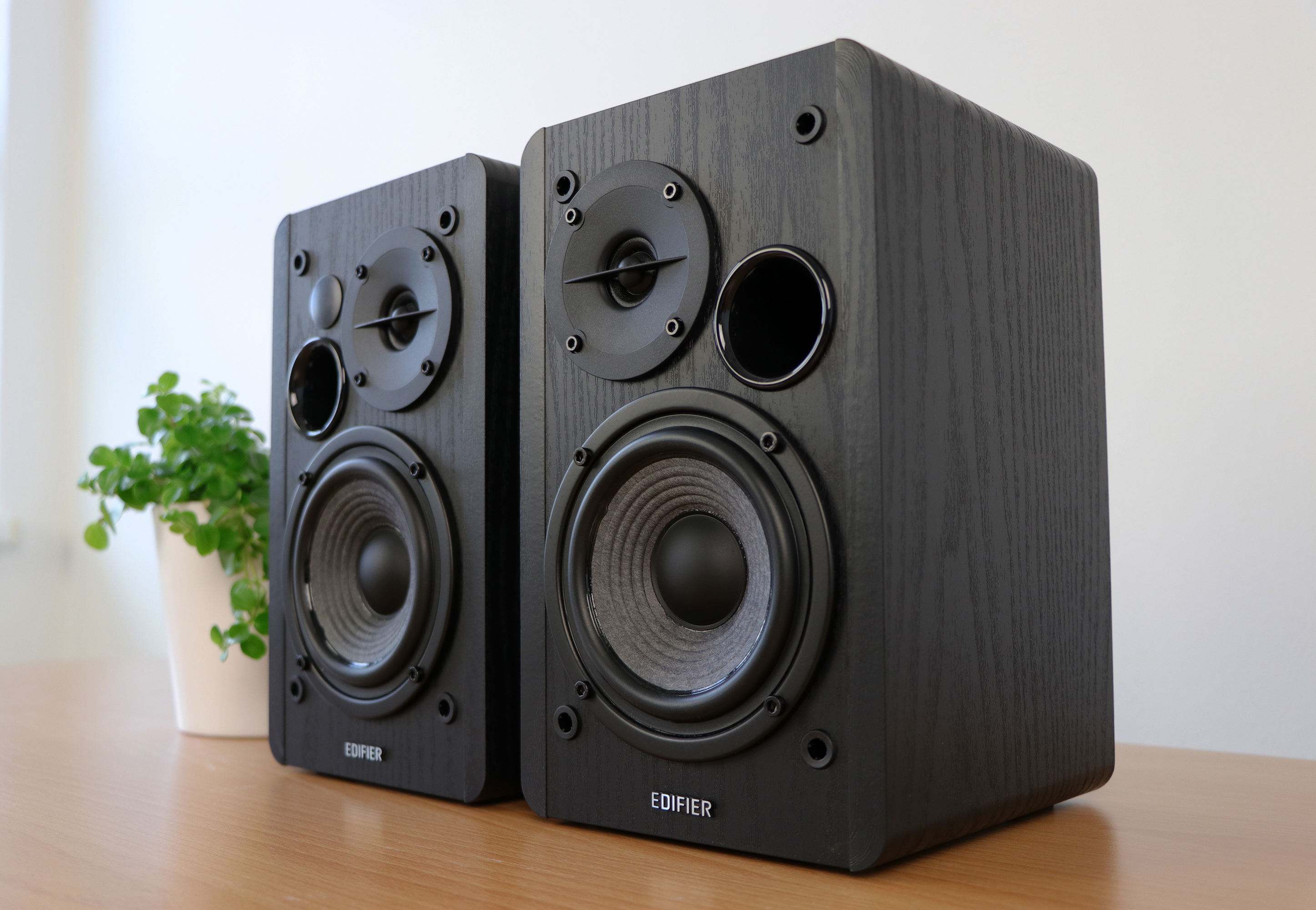 22+ Awesome Bookshelf Speaker Amplifier : Speaker gallery | Master AV Services - U can buy thru amazon.