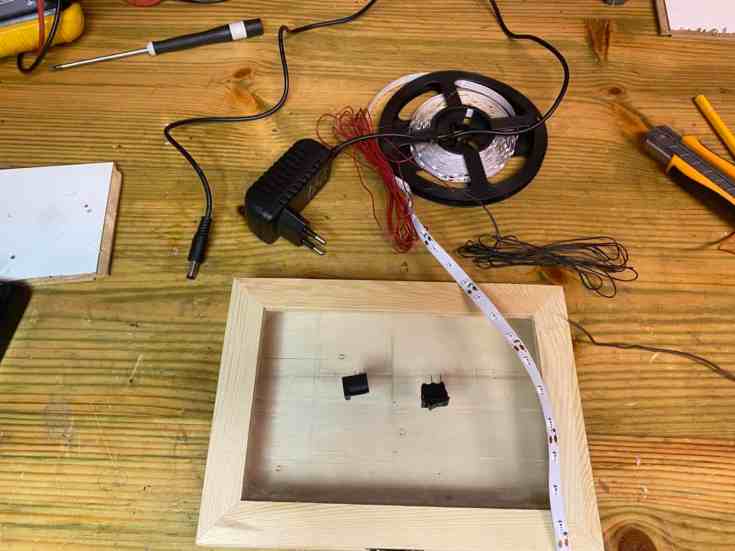 Cómo hacer tus circuitos impresos con una insoladora casera de diodos led 2 lista materiales para hacer insoladora