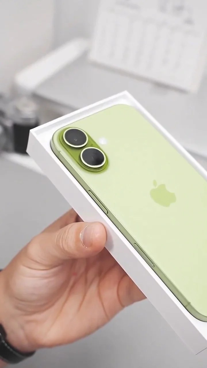 iPhone 17