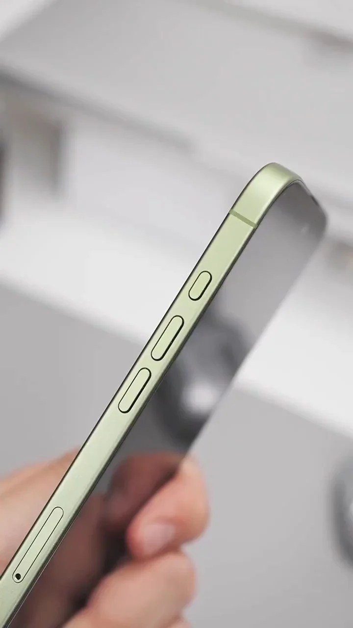 iPhone 17