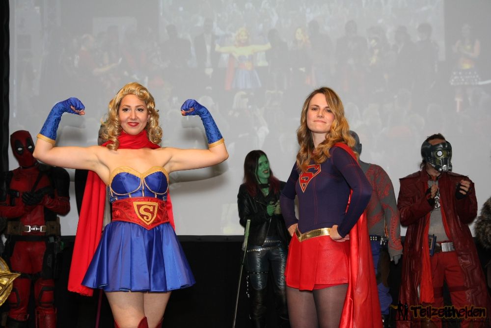 Naruku Brock und und Clarissa als Supergirls
