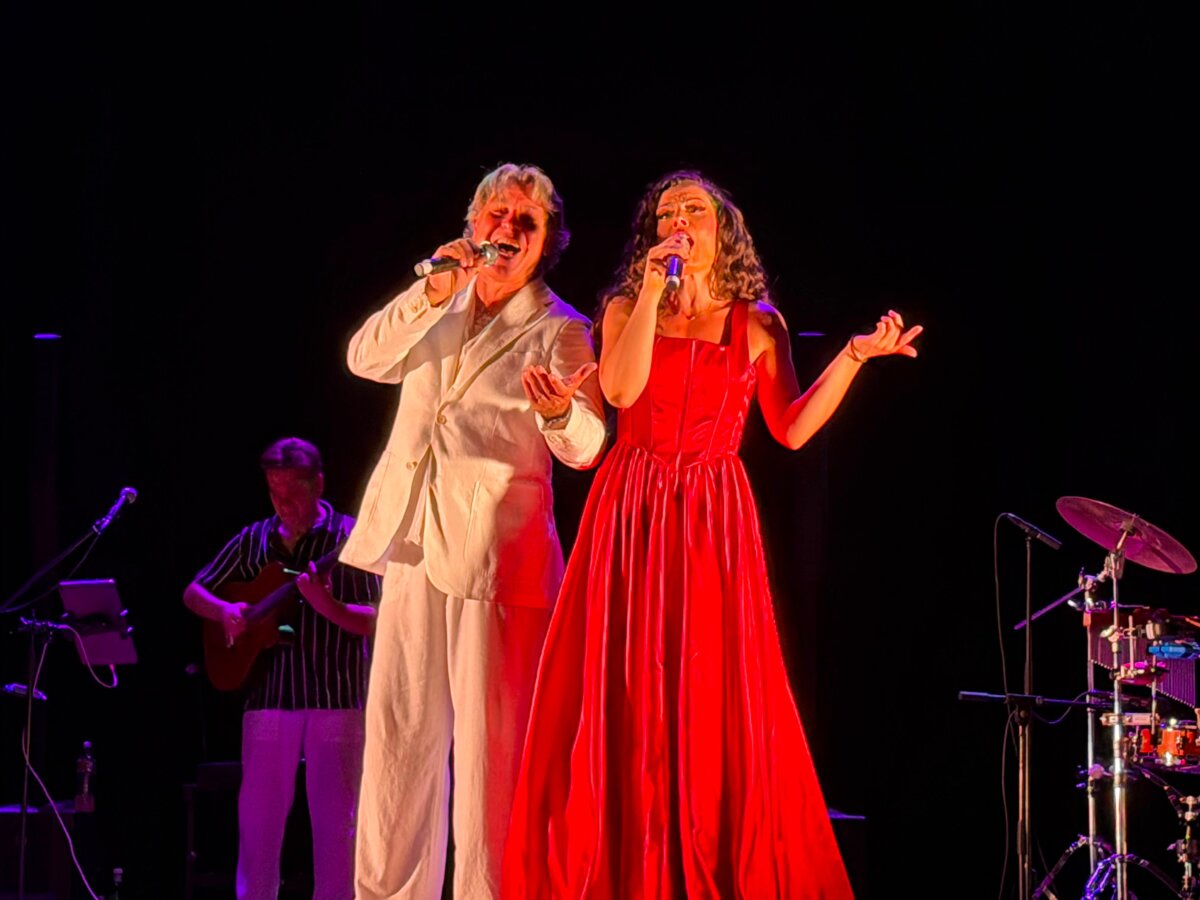 Standing ovation e numerosi bis per il concerto “Una notte di festa italiana” con le voci deltenore Roberto Alagna e la soprano Giuliana Di Stefano