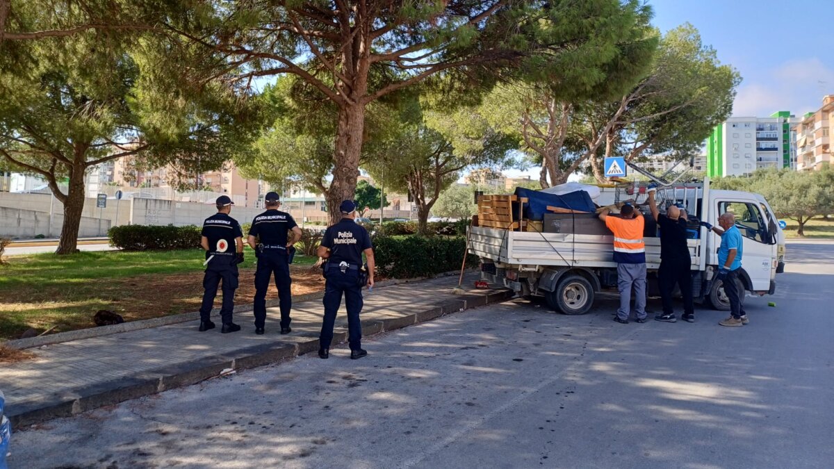 ⭕VIDEO – La pineta di via Foti restituita alla città: effettuato lo sgombero dell’accampamento