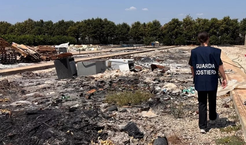 Discarica abusiva scoperta in un’azienda agricola: sequestrata l’area, denunciati i titolari