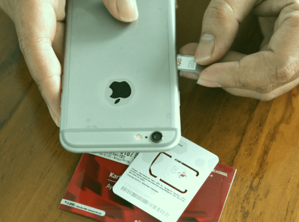 Kalo mau aktivasi kartu upgrade 4g yg baru itu caranya sama kan dengan kita mengaktivasi kartu perdana yg biasa ? Beda Sim Card Biasa Vs 4g Usim Card Telkomsel