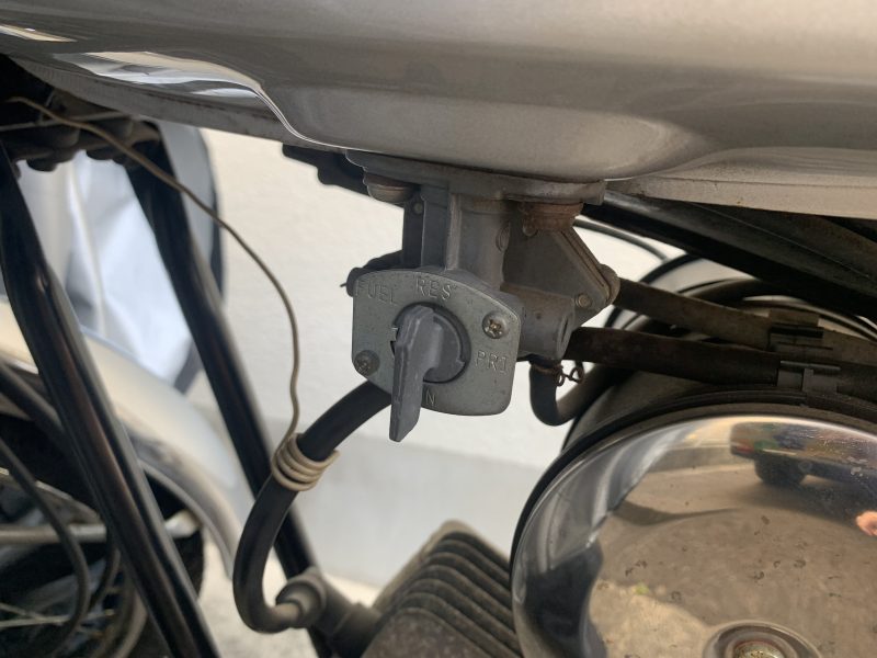 YB-1の燃料コックあたりからガソリンが漏れ出してきたので修理してみる