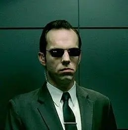 AI agent - Smith ügynök felkészül