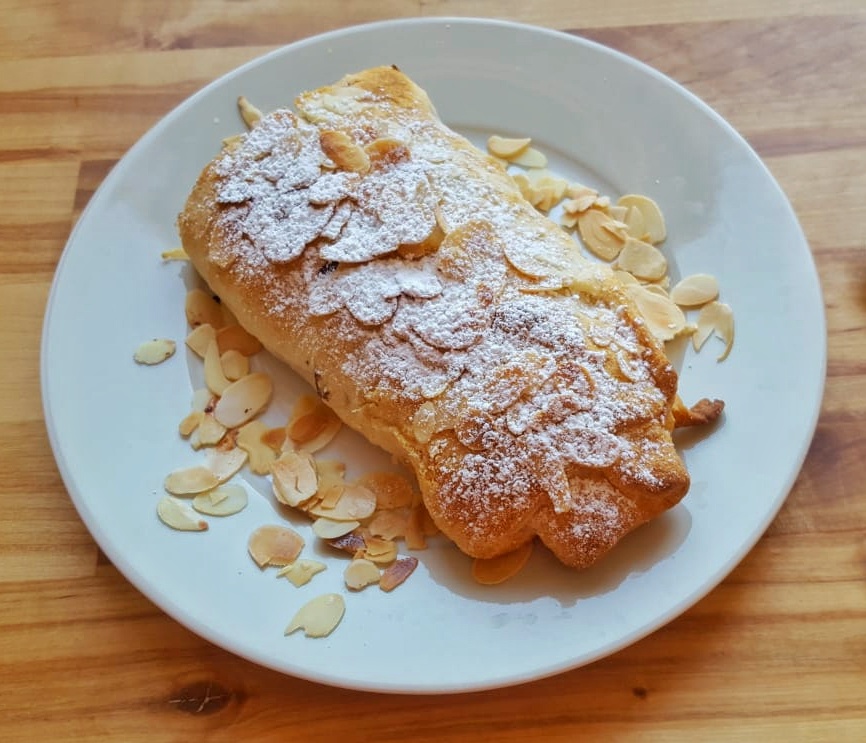 Vegane Croissants mit Marzipan-Füllung // Rezept von The e/c way