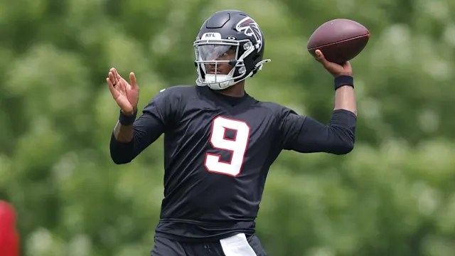 Michael Penix making a pass during Training Camp