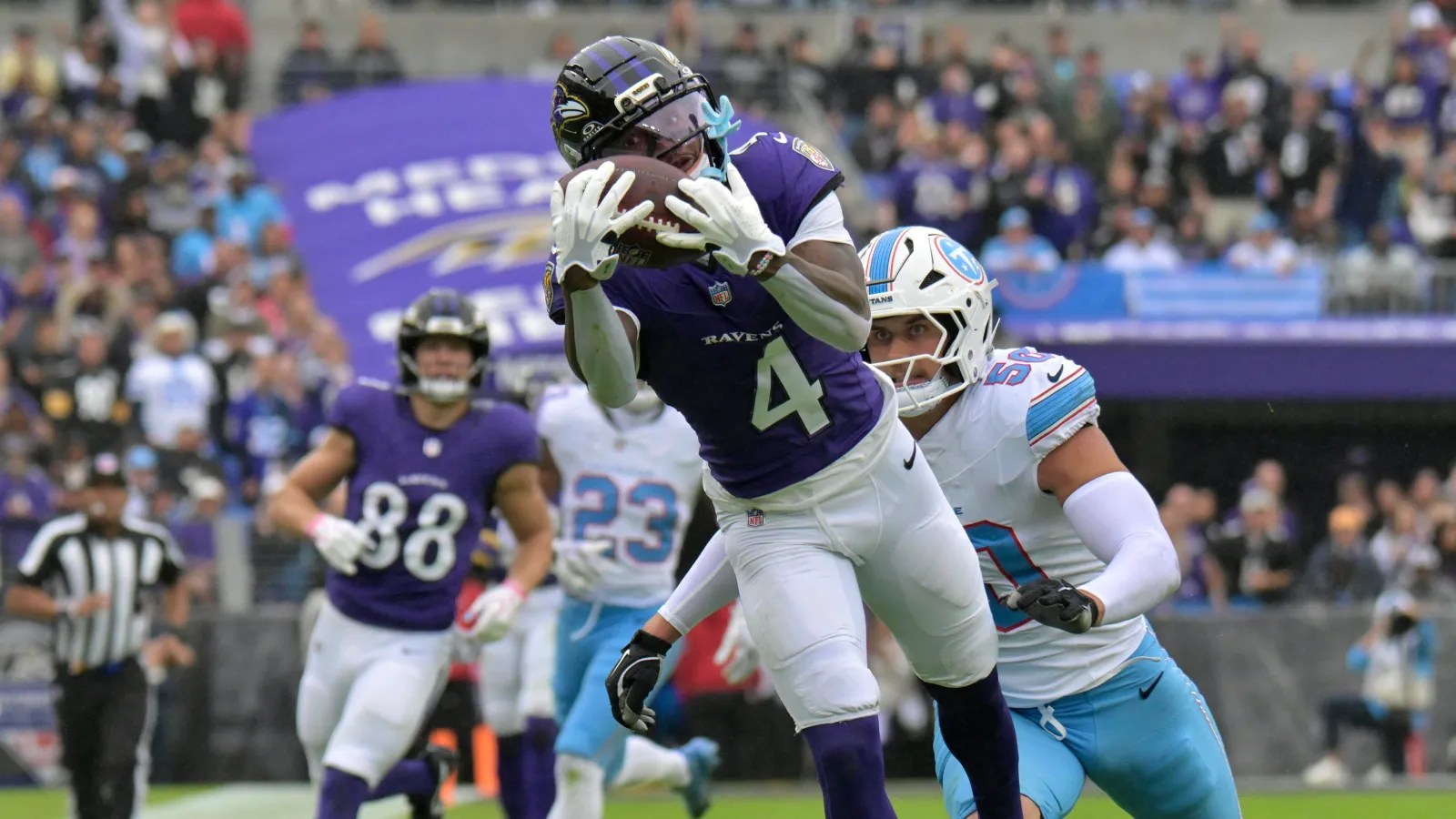 Ravens WR Zay Flowers make a catch on the titans
