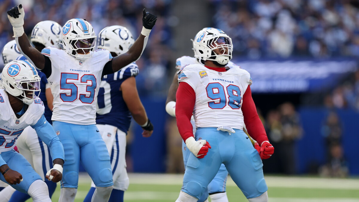 Jeffery Simmons celebrate after a sack