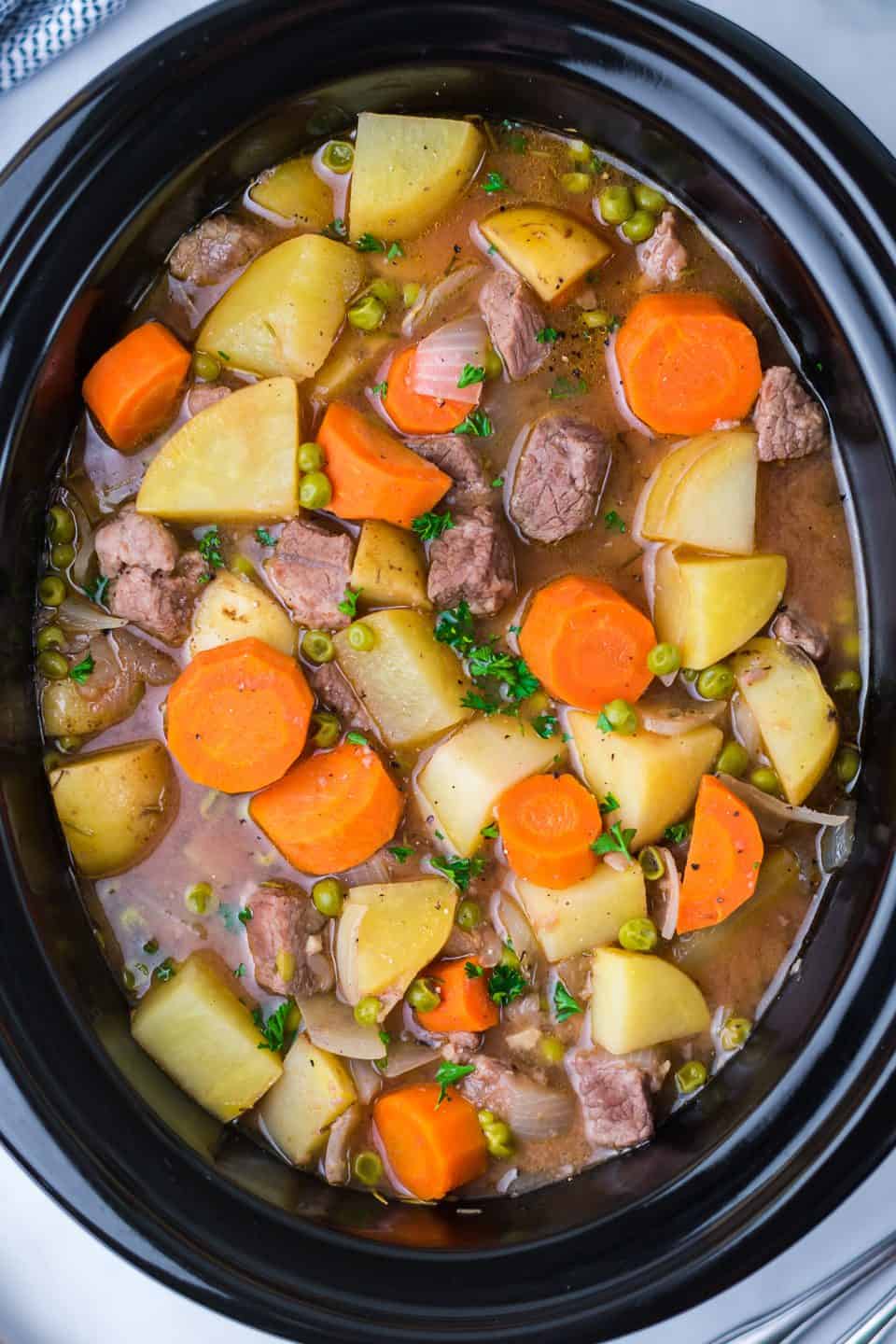 Easy slow cooker beef stew: ready in only 5 steps!