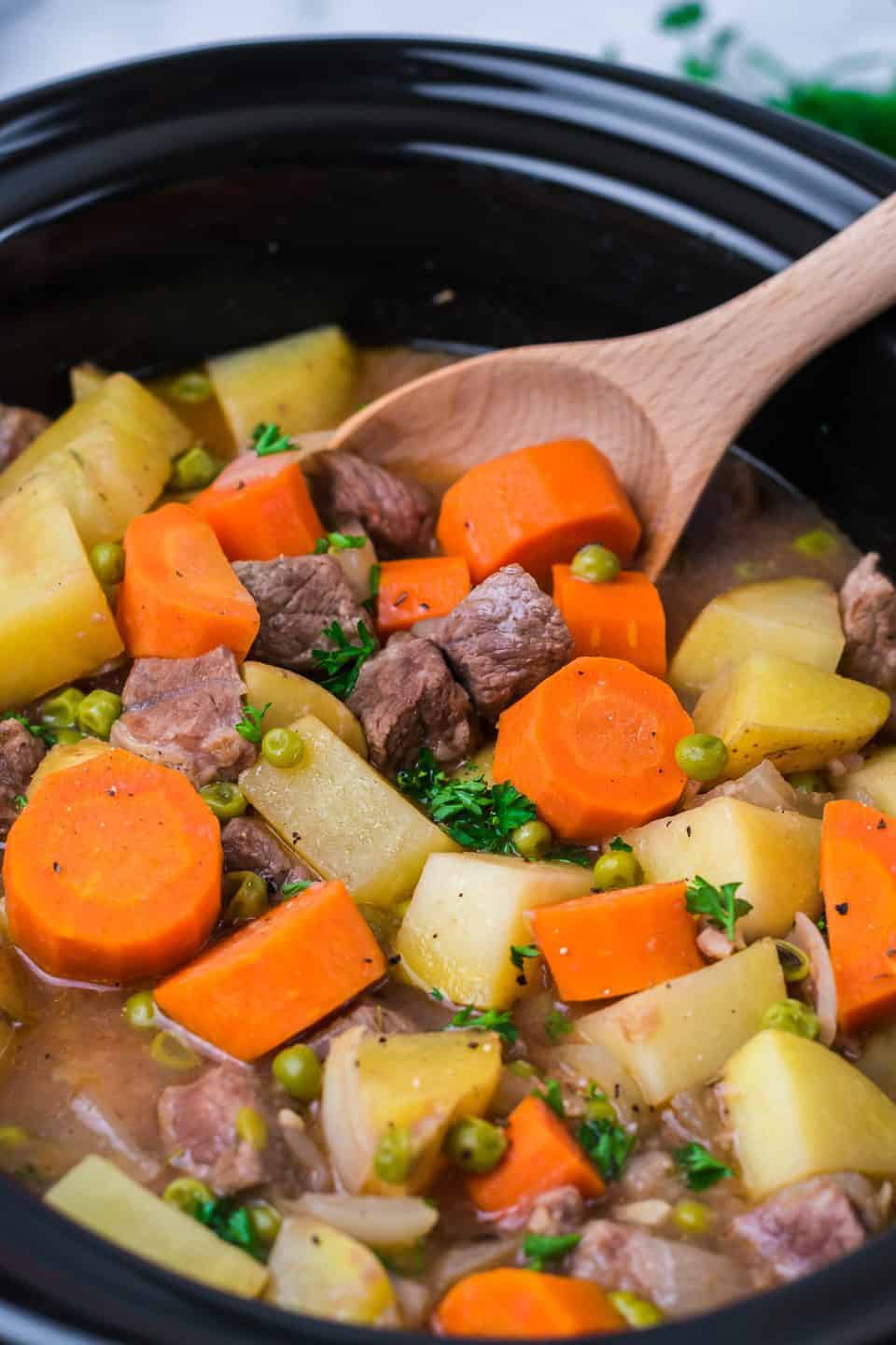 Easy slow cooker beef stew: ready in only 5 steps!