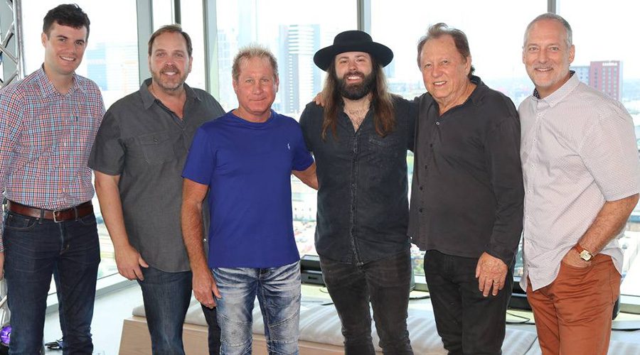 Wme Signs Cj Solar The Country Note