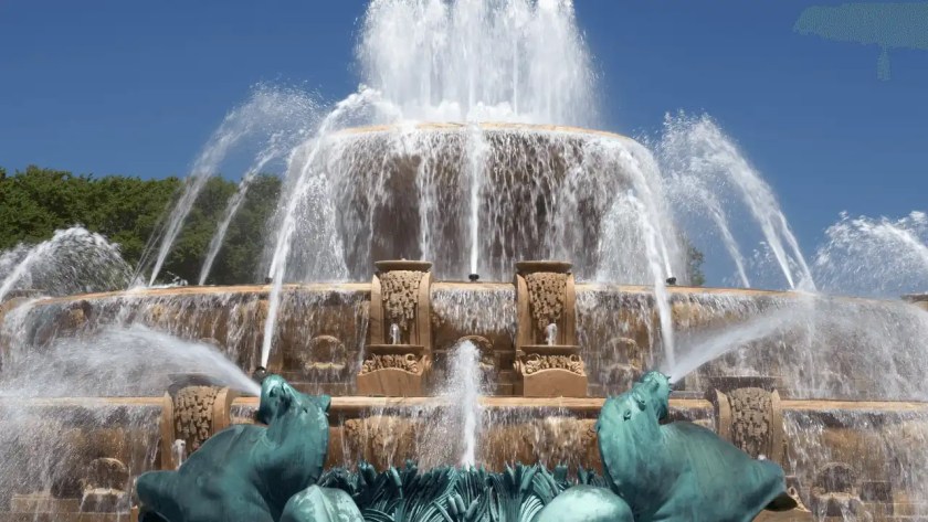 What To Do With An Unused Pond (7 Amazing Ideas) 5 A Fountain Sounds Like A Great Idea