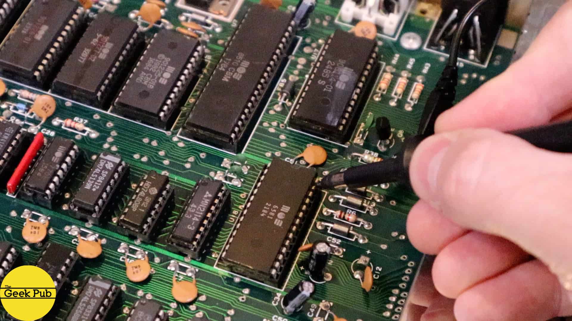 Oscilloscope Tutorial (Learn the Basics) The Geek Pub