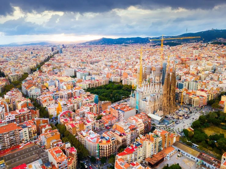 The best case scenario is you always have plenty of time to plan a trip far ahead of time. Perfect 3 Days In Barcelona Itinerary Day Trip Options The Geographical Cure