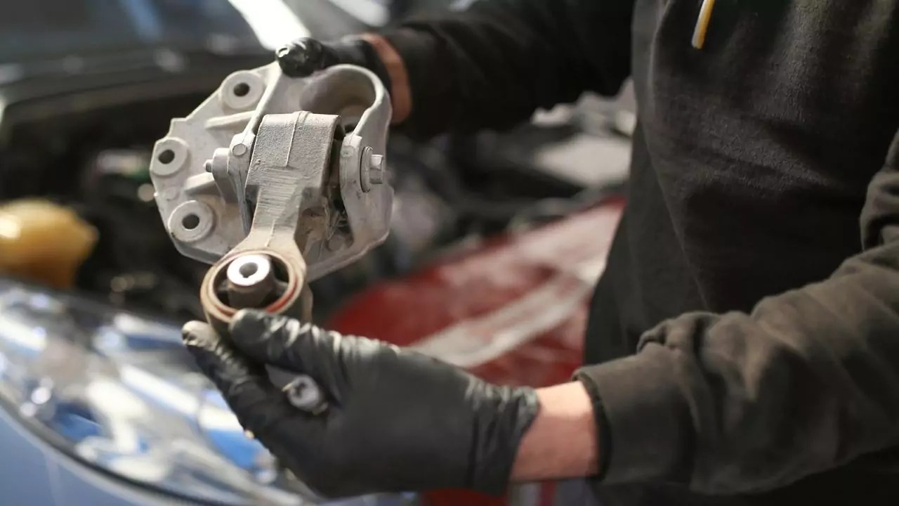 Signs Your Engine Mounts Need Replacing