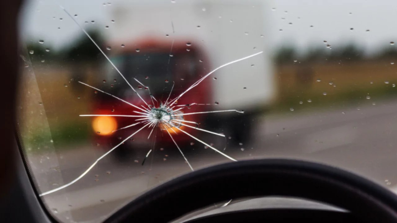 Prevent a Windshield Crack From Getting Worse