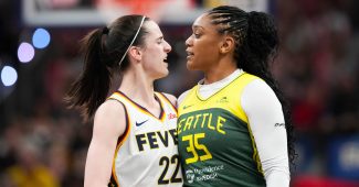 Vivians talks with Caitlin Clark