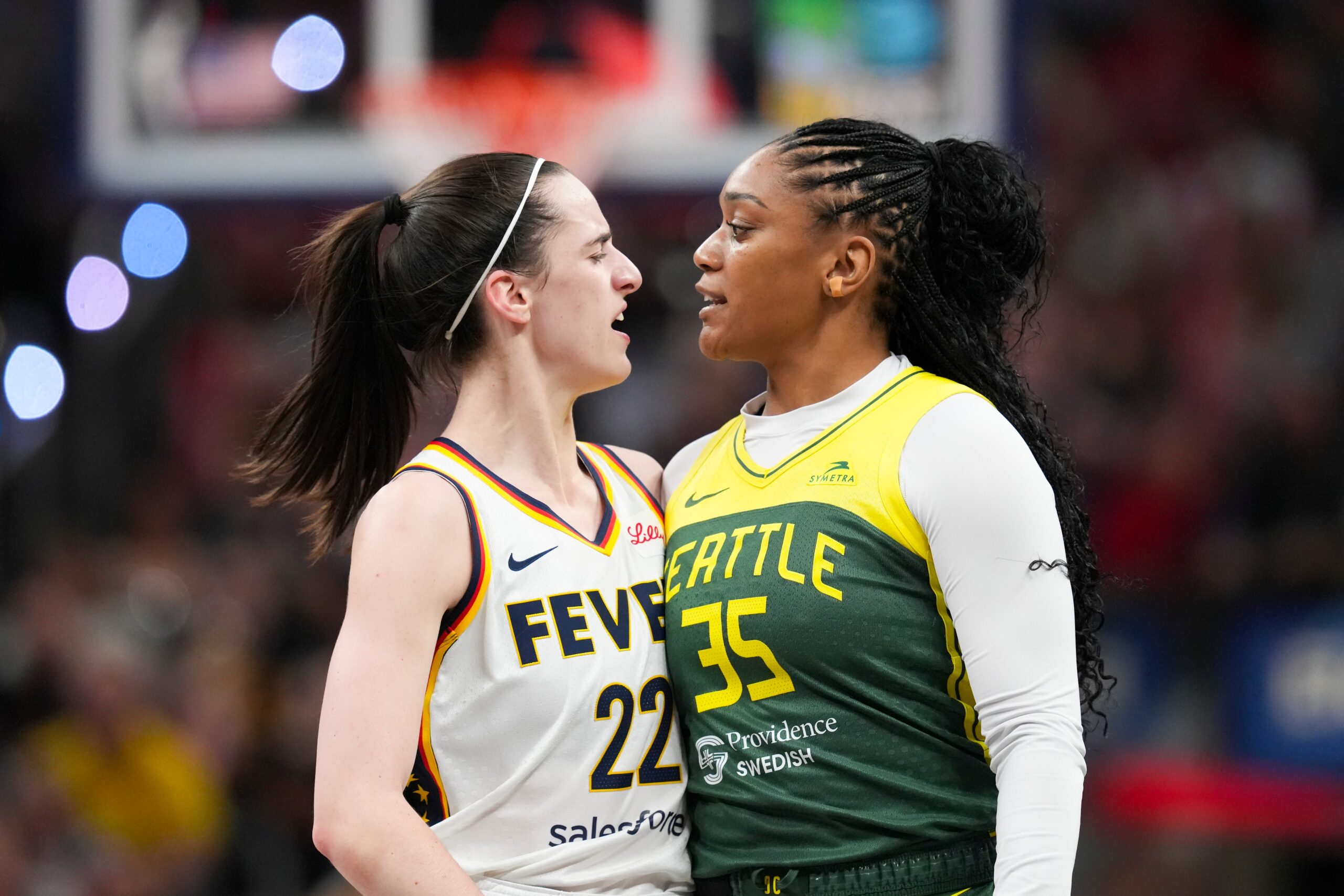 Vivians talks with Caitlin Clark
