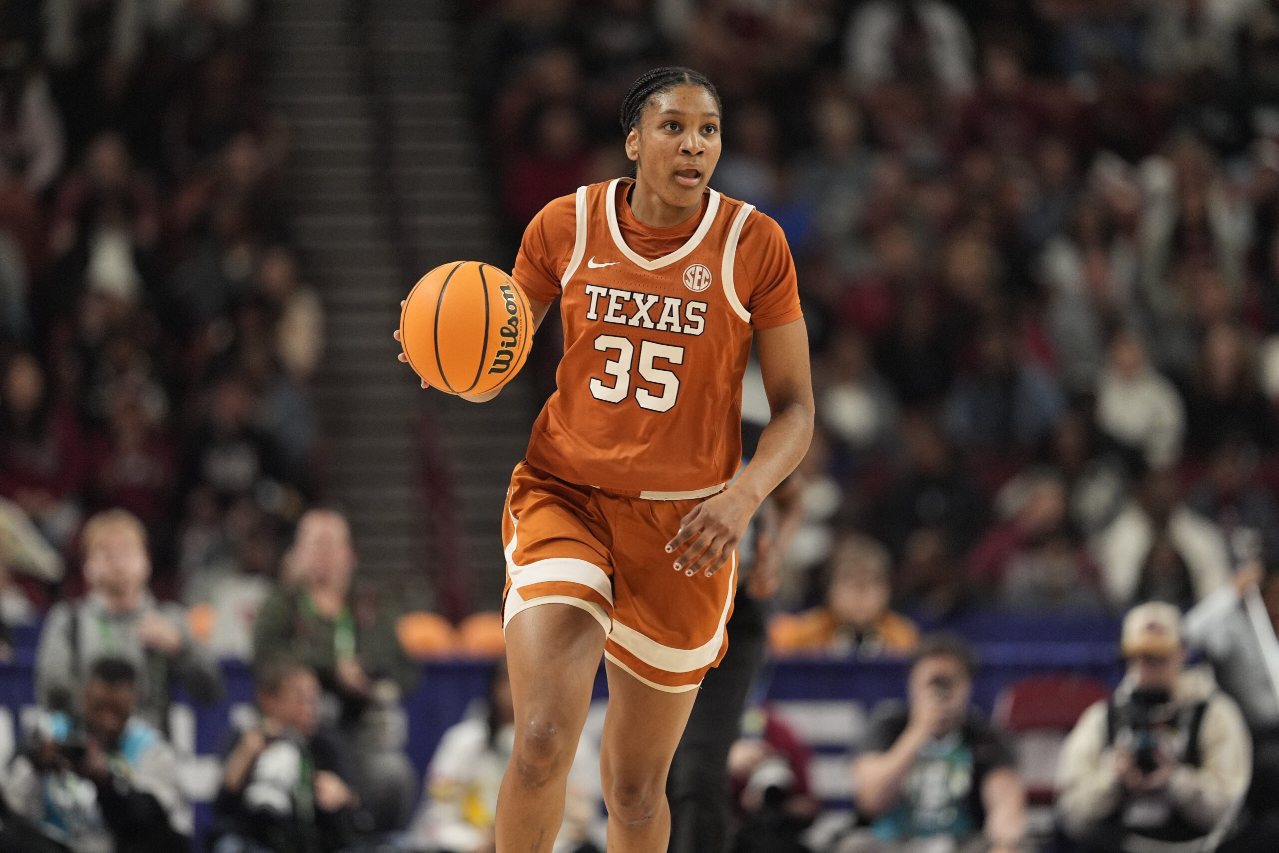 SEC Player of the Year Madison Booker and the Texas Longhorns are ready to take on the field  as the No. 1 seed in the Birmingham 3 Regional in this year's NCAA Tournament. (Mandatory Credit: Jim Dedmon-Imagn Images)