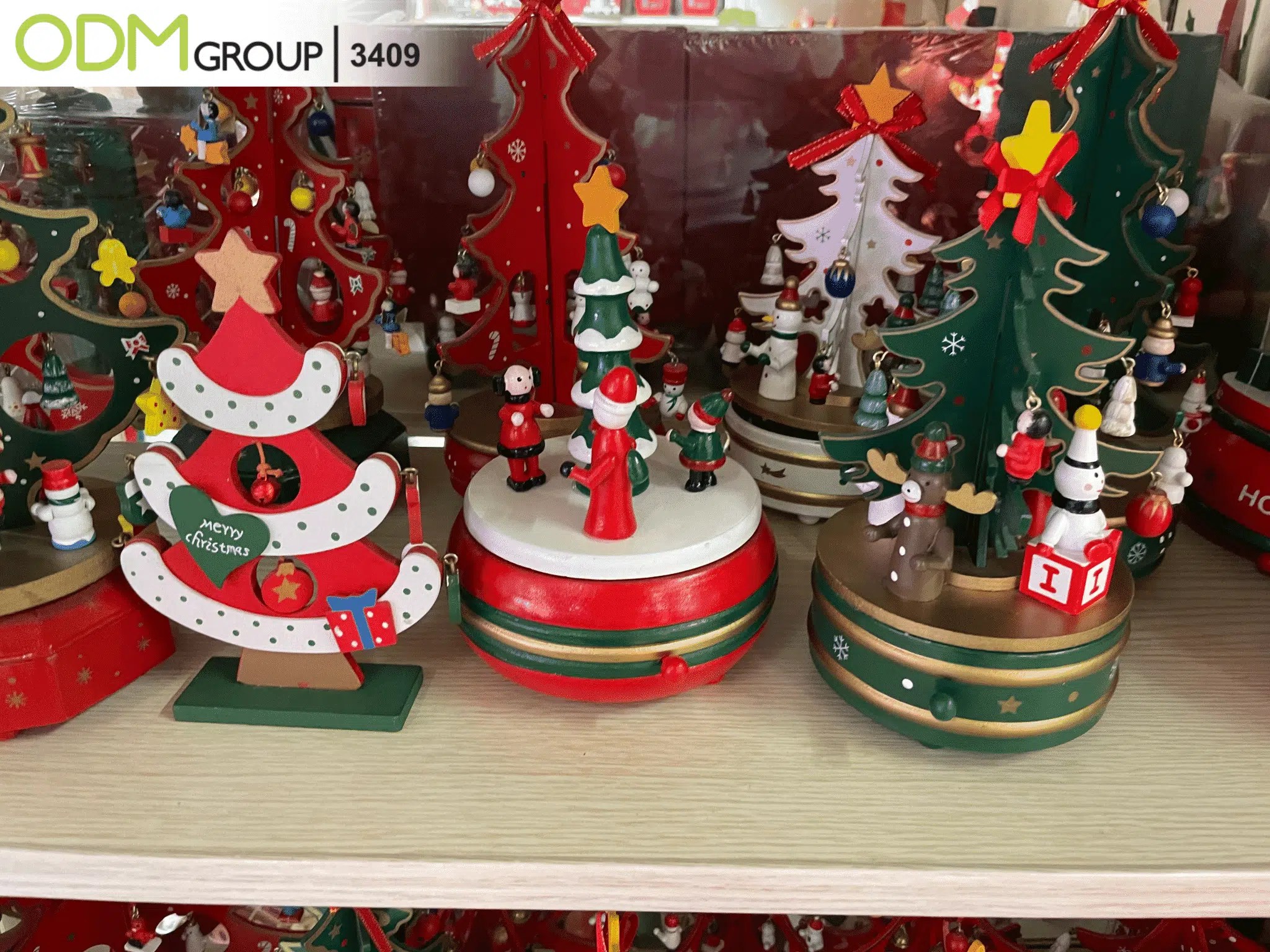 People have an innate curiosity about the natural world around them, and identifying a tree by its leaves can satisfy that curiosity. 3 Mini Christmas Tree Display Ideas To Get Your Holiday Promo Rocking