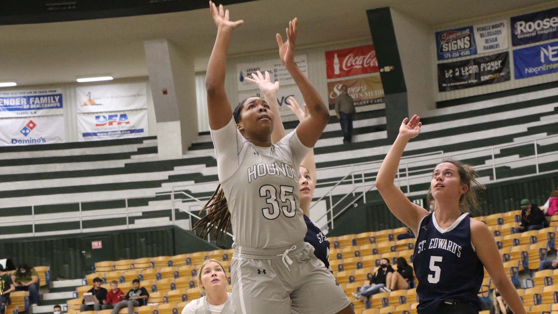 pioneers-slip-past-women-s-basketball-63-57-the-roosevelt-review
