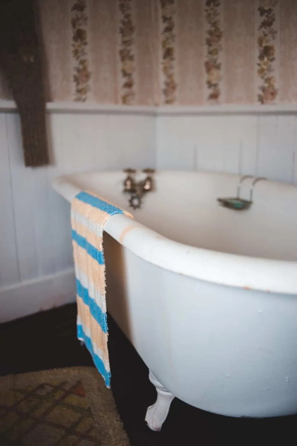 Bath tub