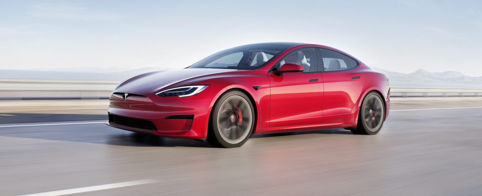 Tesla model s plaid arrives with 1,020 hp and costs $131,190