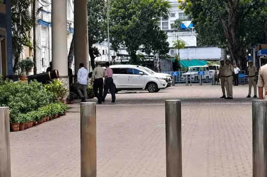 ২৪ ঘণ্টাও কাটল না! সিআইডির জালে কীভাবে জড়াচ্ছেন অভিষেকের পিএ সুমিত রায়? ২৪ ঘণ্টাও কাটল না! সিআইডির জালে কীভাবে জড়াচ্ছেন অভিষেকের পিএ সুমিত রায়?