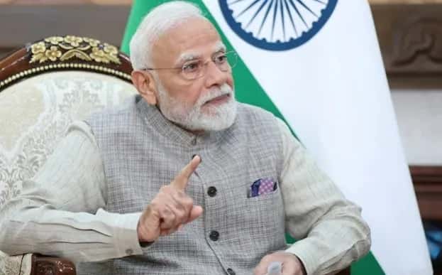 পাক প্রধানমন্ত্রীর সামনেই মোদীর হুঙ্কার, সন্ত্রাসবাদ নিয়ে বিস্ফোরক বার্তা!