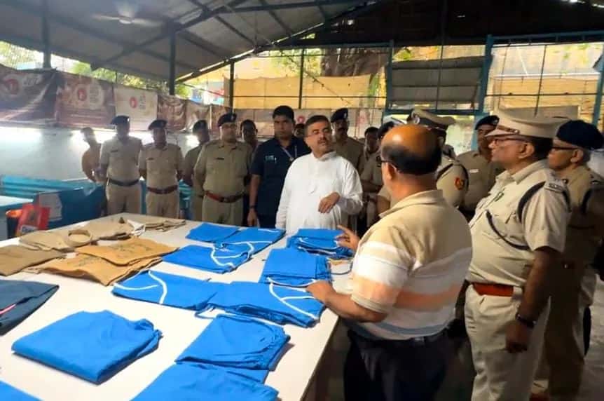 প্রেসিডেন্সি জেলে শুভেন্দুর চমকপ্রদ হানা, ঋষি অরবিন্দকে শ্রদ্ধা জানালেন বিরোধী দলনেতা!