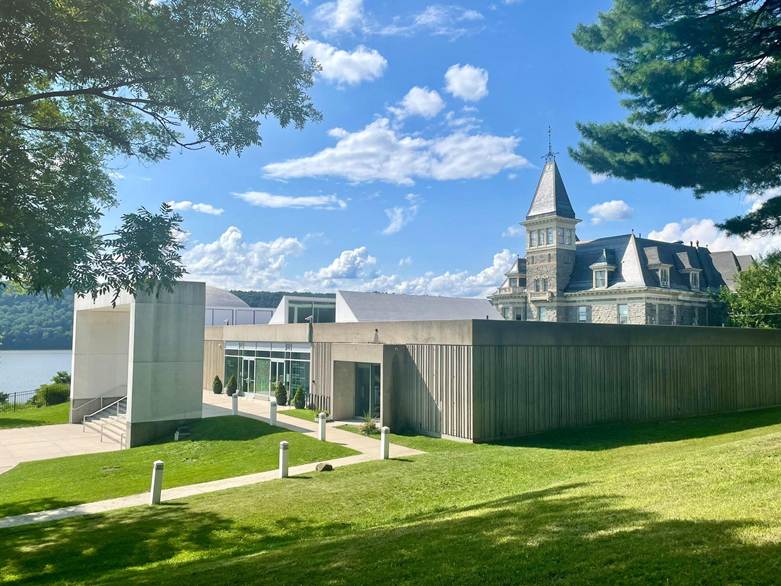 Hudson River Museum wins Bridgemaker Prize from Art Bridges