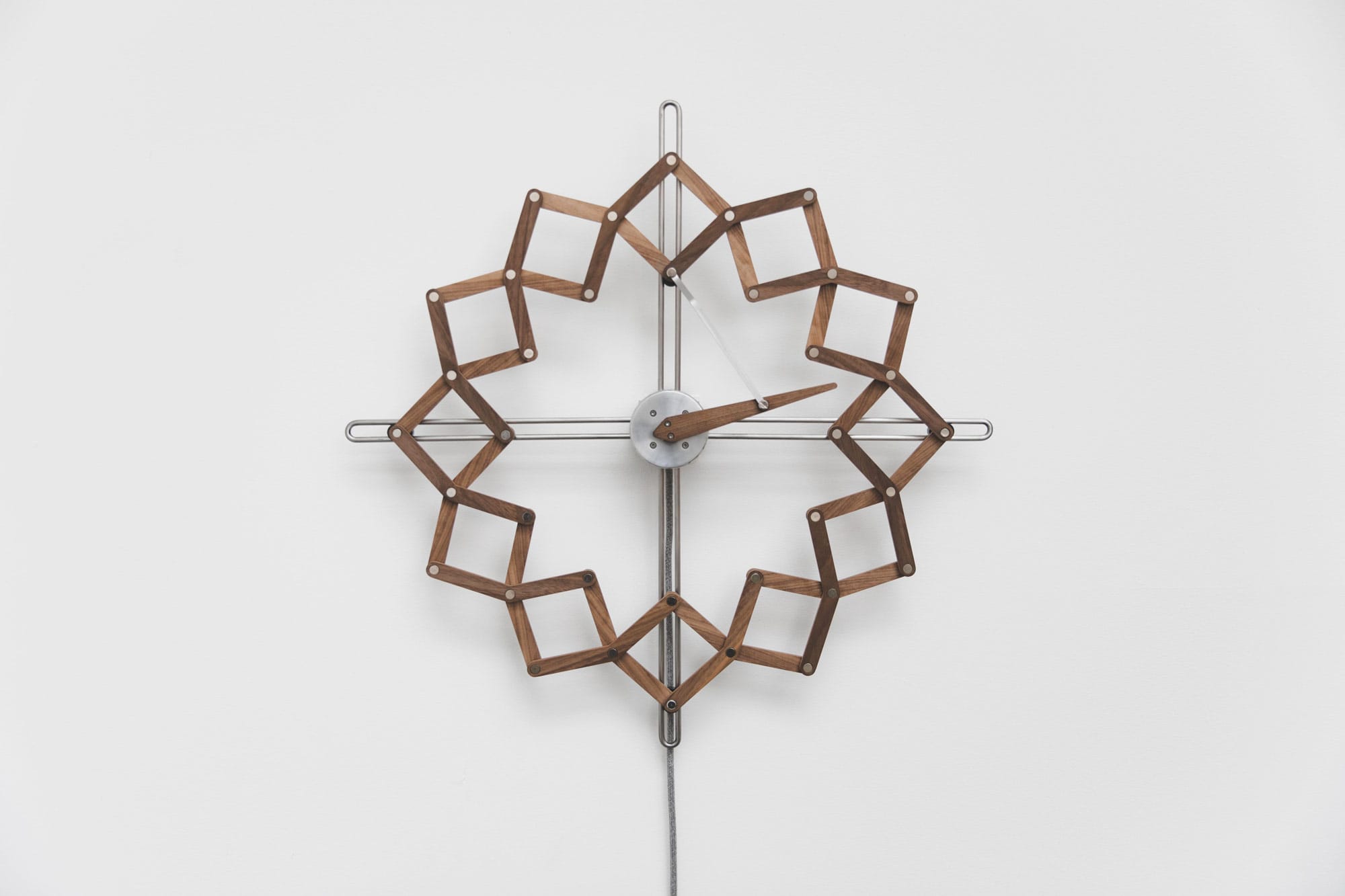 Solstice A Wooden Kinetic Clock Expands And Contracts With The Passing Hours Colossal