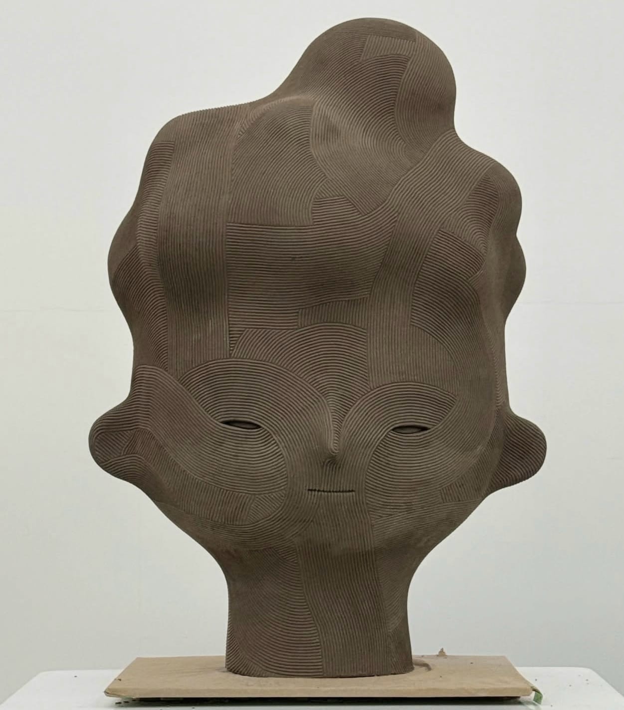 Unveiling En Iwamura's Ceramic Art: Tiny Faces in Abstract Sculptures (2026)