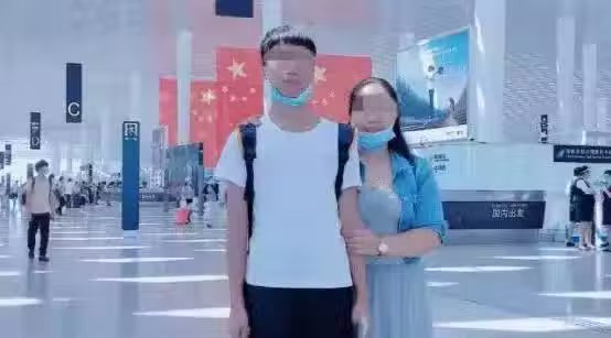 奇蹟!被拐14年後,少年憑藉記憶找到生父母,打電話喊媽讓人淚目