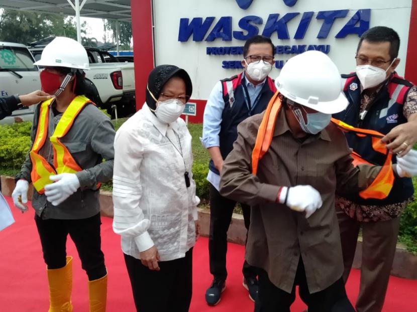 Risma Antar 15 Gelandangan Bekerja di BUMN Waskita Karya