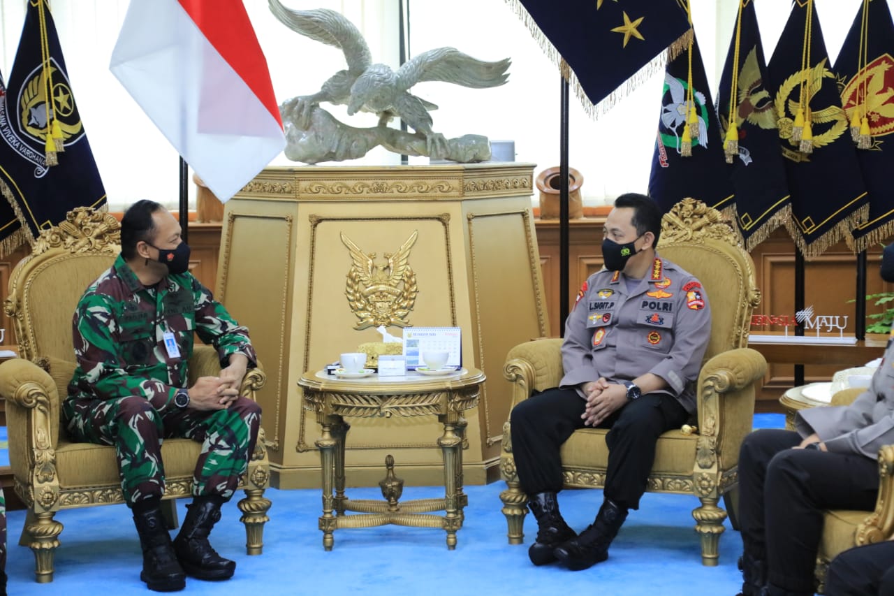 Kunjungi KSAU, Kapolri Harap Sinergitas dari Level Atas hingga Bawah Tegakkan Disiplin Prokes Masyarakat