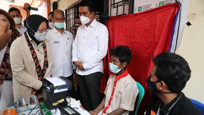 Risma Lakukan Perekaman e-KTP Suku Anak Dalam Jambi