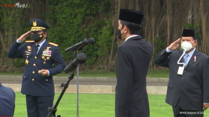 Prabowo Kenakan Masker Berselang di Istana, Ada Apa?