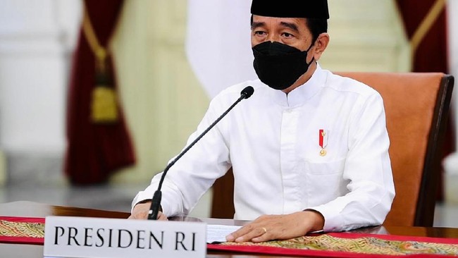 Jokowi Berikan Bintang Jasa ke 325 Nakes Gugur Akibat Covid