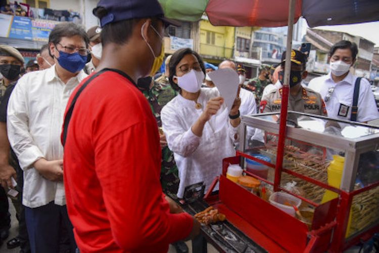 Jokowi Bakal Sebar Bantuan Langsung Tunai 1,2 Juta Rupiah untuk Pedagang Kaki Lima