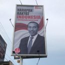 Relawan KOBAR Pasang Baliho '2024 Setia Bersama Jokowi' di Riau