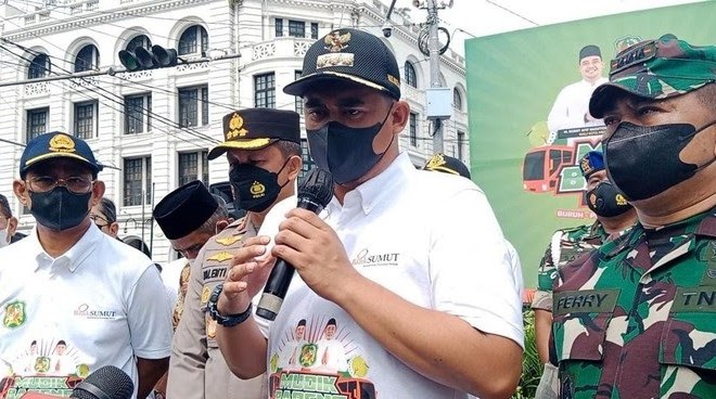 Menantu Jokowi Singgung 'Baju dan Kepentingan Lain', Salah Sindir Anies?