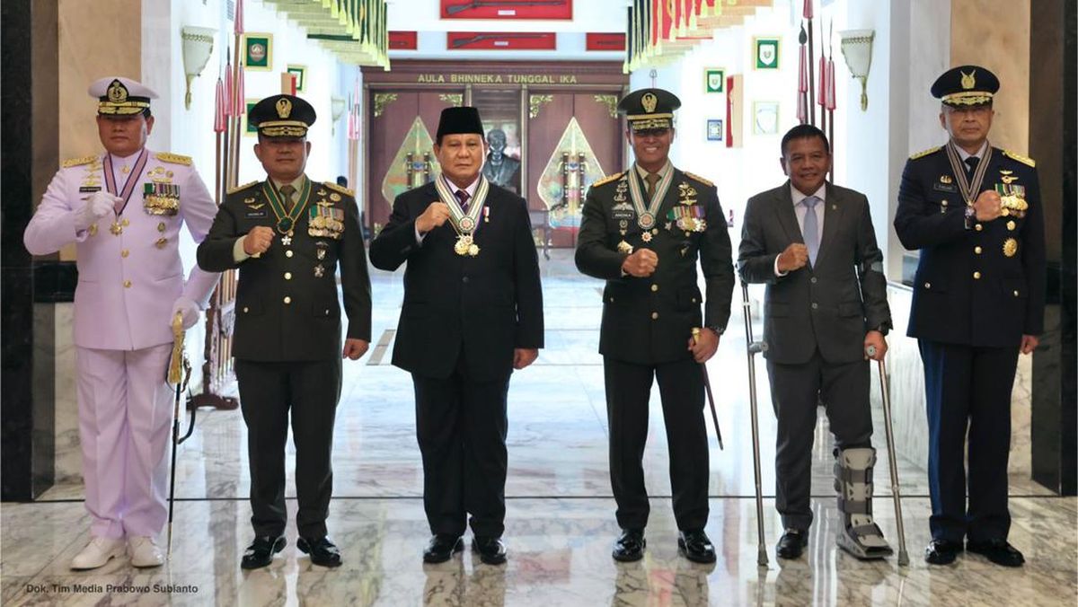 Prabowo Dapat 4 Bintang Kehormatan dari Jokowi dan TNI
