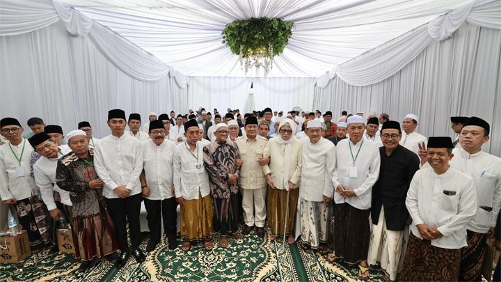 Silaturahmi ke Ponpes Langitan Tuban, Prabowo Dengarkan Masukan 68 Kiai