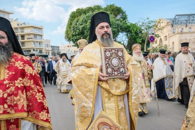 Αυτός είναι ο ιερέας που εμπλέκεται σε ροζ εκβιασμούς και υφαρπαγή εκκλησιαστικής περιουσίας στην Κρητική μαφία 2 f73158ecebca4527b7dbca53cc4e9ef2