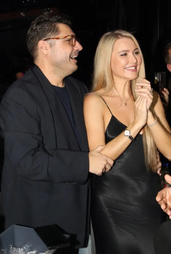 Λάμπρος Κωνσταντάρας: Βραδινή έξοδος με εντυπωσιακή γυναίκα του στο πλευρό του 3 lampros